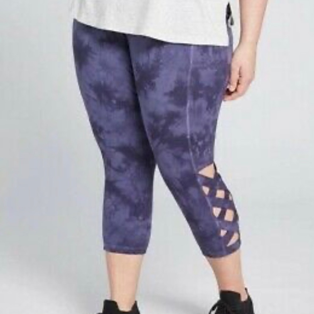 LANE BRYANT LIVI CRISSCROSS HEM CAPRI POWER LEGGIN